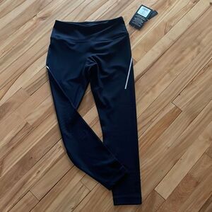 90 degree black 7/8 legging. Reflective hope stripe. Vented lower side leg. NWT
